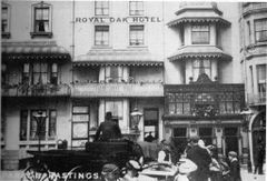 The-Royal-Oak-Hotel-from-Caroline-Place.-1905.